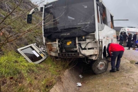 Balıkesir’de işçi servisi devrildi: 4’ü ağır 26 yaralı