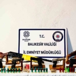 Balıkesir’de şafak operasyonu: 13 ikamete eş zamanlı baskın