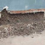 Balıkesir’de temel kazma işlemi sırasında başka bir binanın temeli zarar gördü