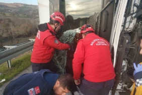 Balıkesir’de tır yan yattı; 1 yaralı