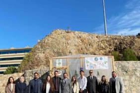 Balıkesir’de üniversiteliler mini sera kurdu