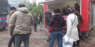 Balıkesir’de vakıflardan sıcak çorba ikramı