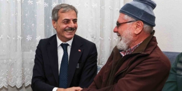 Başkan Alemdar hanelere misafir oldu, görevi başında olan ekipleri ziyaret etti