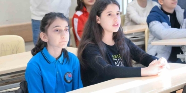 Başkan Bahçetepe’den, Ayşegül’e karne hediyesi
