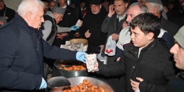 Başkan Bozbey’den Regaib Kandilinde tatlı ve lokma ikramı
