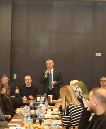 Başkan Büyükakın esnafın talep ve önerilerini dinledi