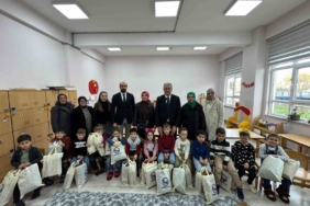 Başkan Elbi öğrencilere mont ve bot hediye etti