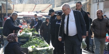 Başkan Ertaş Çarşamba Pazarında esnafı ziyaret etti