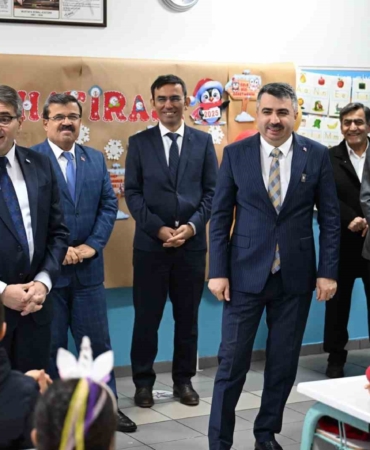 Başkan Yılmaz, öğrencilerin karne heyecanına ortak oldu