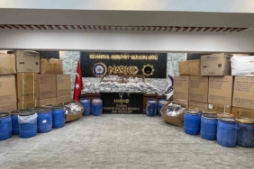 Bayrampaşa’da bir eve yapılan operasyonda 4 milyon 520 bin adet hap ele geçirildi