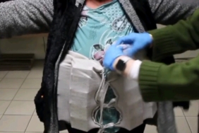 Beline sardığı 5 bin 148 adet ilaçla gümrüğü geçecekti