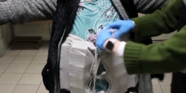 Beline sardığı 5 bin 148 adet ilaçla gümrüğü geçecekti