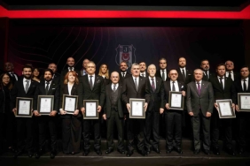 Beşiktaş’ta Başkan Serdal Adalı ve yönetimi, mazbatalarını aldı