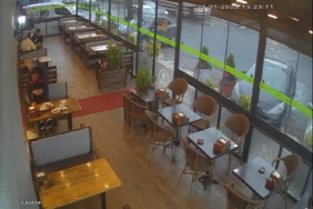 Beylikdüzü’nde nefes borusuna yemek kaçan adama Heimlich manevrası