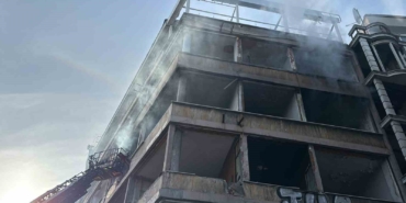 Beyoğlu’nda 6 katlı metruk binada yangın paniği