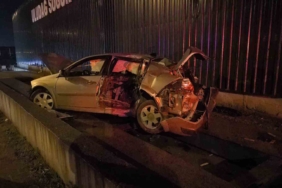 Bıçaklı kavga sonrası olay yerinden kaçan şüpheliler kaza yaptı: 1 ölü, 2 yaralı