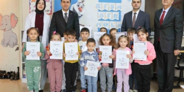 Bilecikli minik öğrenciler ilk karne heyecanı yaşadı