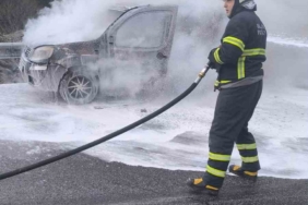 Bilecik’te seyir halinde alev alan araçta maddi hasar meydana geldi