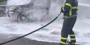 Bilecik’te seyir halinde alev alan araçta maddi hasar meydana geldi