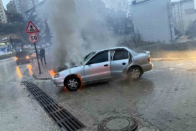 Bilecik’te seyir halindeki otomobil alev alev yandı