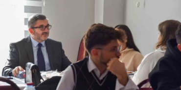 BŞEÜ Rektör Kaplancıklı, MYO öğrencileri ile bir arada