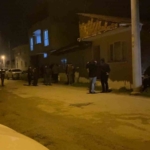 Bursa’da bir evi kundakladığı iddia edilen şahıs bıçakla ekiplere direndi