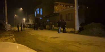 Bursa’da bir evi kundakladığı iddia edilen şahıs bıçakla ekiplere direndi