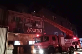Bursa’da mobilya imalathanesinde yangın
