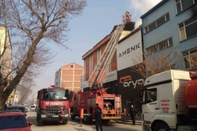 Bursa’da mobilya imalathanesinde yangın