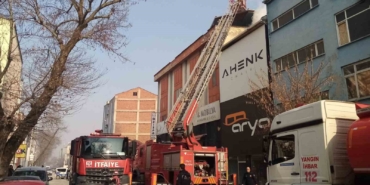 Bursa’da mobilya imalathanesinde yangın