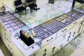 Bursa’da önce kuyumcuyu soydu, sonra gelen müşteriyi de soydu