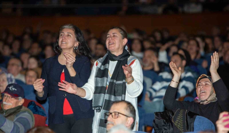 Çalgıcı Mektebi Roman Orkestrası’ndan muhteşem konser