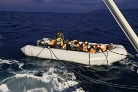Çanakkale açıklarında 14’ü çocuk 26 kaçak göçmen kurtarıldı
