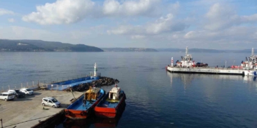 Çanakkale Boğazı sisin etkisini yitirmesiyle tekrar gemi trafiğine açıldı