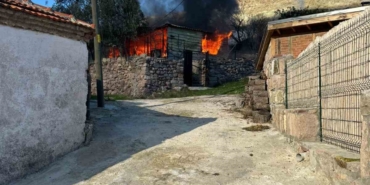 Çanakkale’de yanan ev kullanılamaz hale geldi