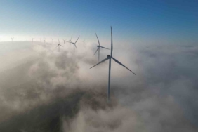 Çatalca’da bulutların üstündeki rüzgar gülleri