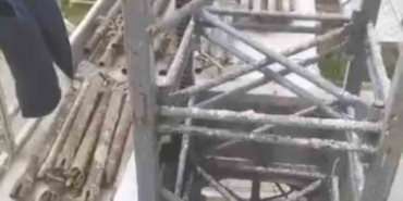 Çıktığı iskele çöktü, o anları kendi kayda aldı