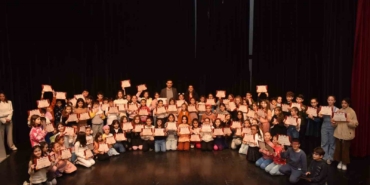 ’Çocuk drama kursu’ mezunları sahnede