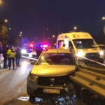 Çorlu’da otomobilin bariyerlere saplandığı anlar kamerada