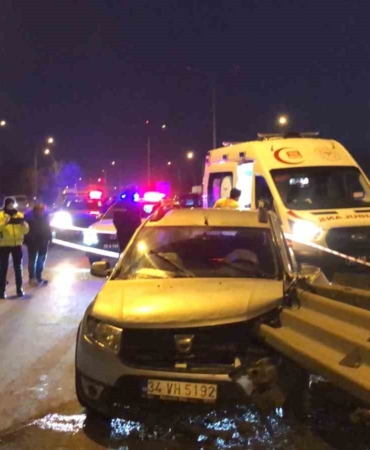Çorlu’da otomobilin bariyerlere saplandığı anlar kamerada