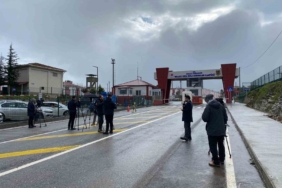 DEM Parti heyeti Figen Yüksekdağ ile Semra Güzel’i ziyaret ediyor