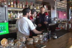 Denetime gelen ekiplere alkollü içecek uzattı