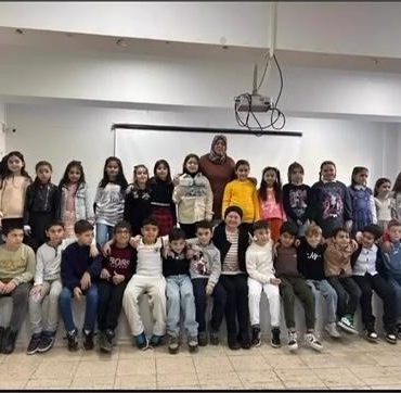 Depremzede küçük kıza gözü yaşlı veda