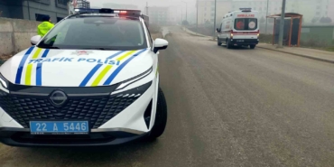 Devrilen motosikletteki 2 kişi kazayı yara almadan atlattı