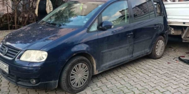 Direksiyonda kalp krizi geçirdi, park halindeki araçlara çarptı