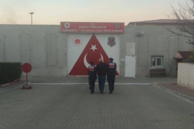 Dolandırıcılık suçundan aranan kişi Edremit’te yakalandı