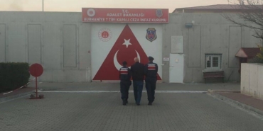 Dolandırıcılık suçundan aranan kişi Edremit’te yakalandı