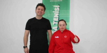 Down sendromlu Zeynep masa tenisinde Milli Takıma girmeyi hayal ediyor