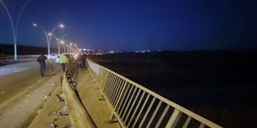 Edirne’de 20 tonluk tır köprüden düştü: 2 yaralı