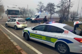 Edirne’de kamyonla otomobil çarpıştı